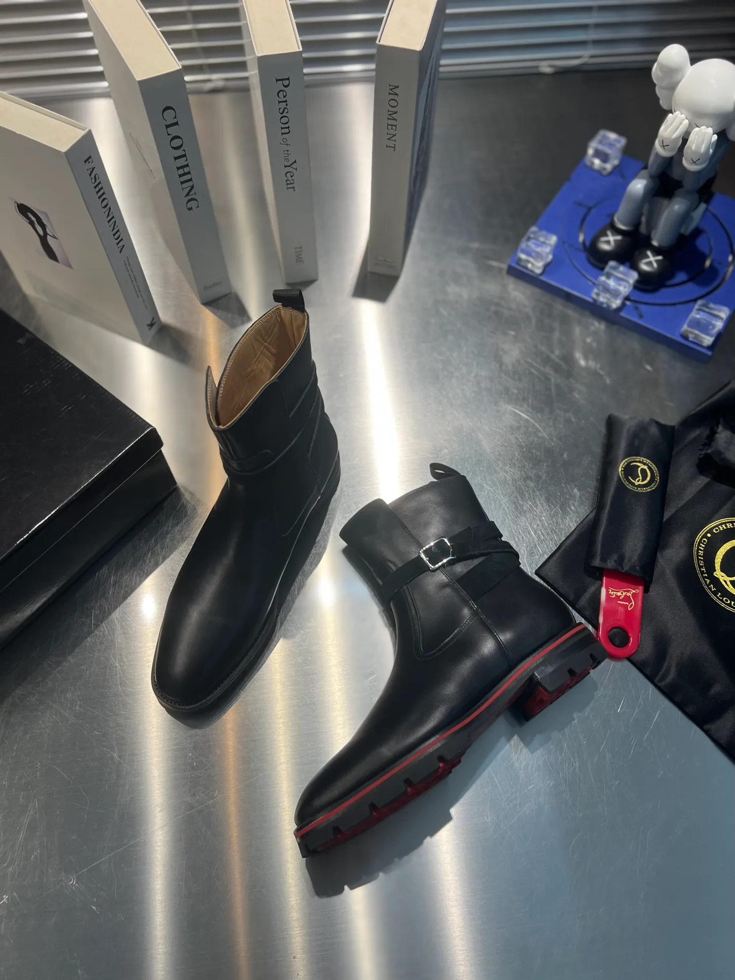 👟👟Ex-factory price 880👟👟 ╔Black cowhide boots with tire soles and front toe nails╗ ·Top version customization·²⁰²²𝐬𝐬 𝑪𝒉𝒓𝒊𝒔𝒕𝒊𝒂𝒏 𝑳𝒐𝒖𝒃𝒐𝒖𝒕𝒊𝒏 ▪️No matter the last shape, fabric, diamonds, nails, lining, outsole, they are as close as possible to ZP... ▪️The original sole is specially provided by the original factory ▪️The lining is imported water-dyed cowhide ▪️Private customization time is about 3-7 days —————— Size: Men's 38M-47M